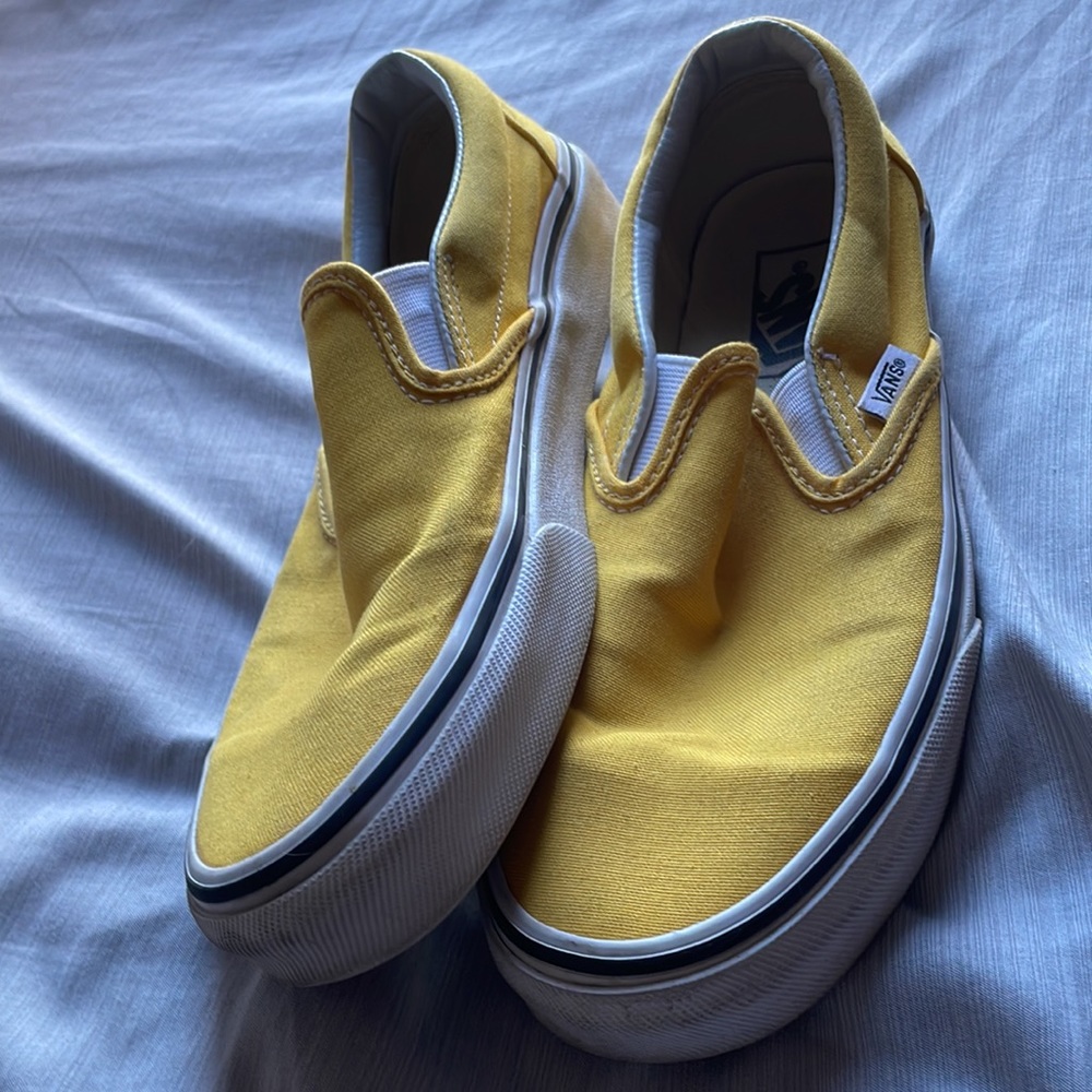 Slip on Vans Size 6.5 barely worn - Picture 2 of 5